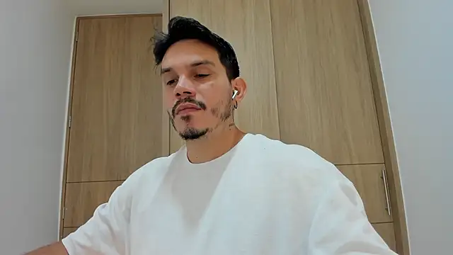 Snapshot of alejandro_stark chatting on November 2025 08:06:01 AM alejandro stark online show from November 2025 08:06:01 AM