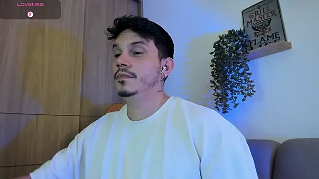 alejandro stark online show from May 2026 03:33:01 AM