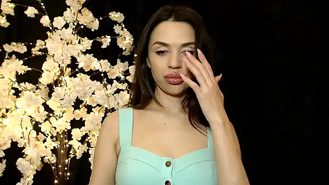 Snapshot of Mika_Gold chatting on December 2024 09:37:02 PM Mika Gold online show from December 2024 09:37:02 PM