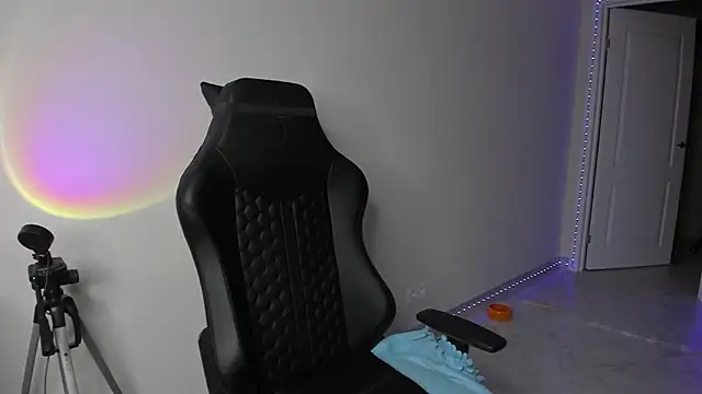 Vincent Strong online show from February 2025 07:17:01 AM