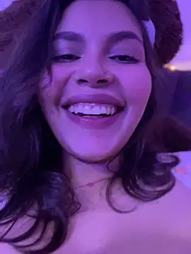 Snapshot of GigiiStone chatting on December 2024 01:19:01 AM GigiiStone online show from December 2024 01:19:01 AM