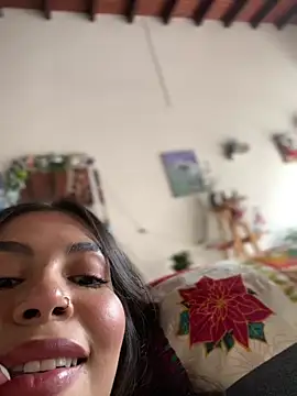 Snapshot of GigiiStone chatting on December 2024 08:04:01 PM GigiiStone online show from December 2024 08:04:01 PM