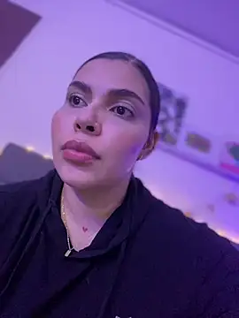 Snapshot of GigiiStone chatting on December 2024 04:42:02 AM GigiiStone online show from December 2024 04:42:02 AM