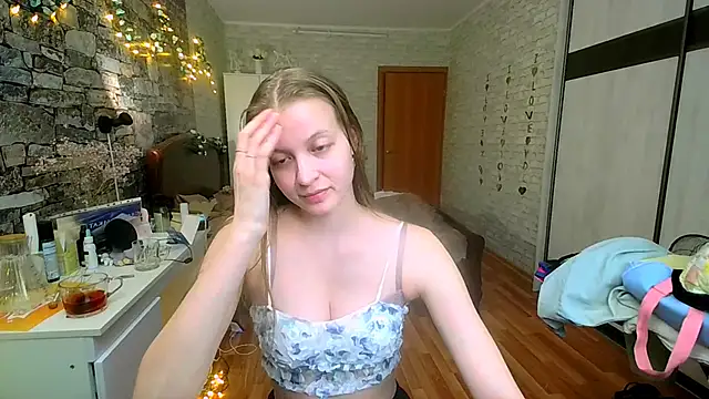   Aphrodita  wow   online show from April 2026 01:37:02 PM