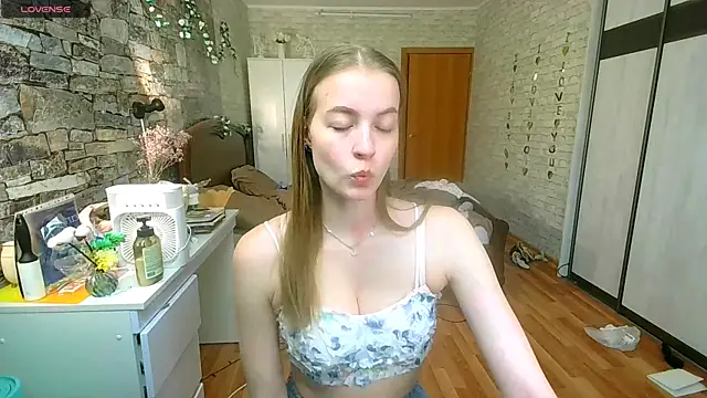   Aphrodita  wow   online show from May 2026 02:45:01 PM