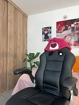 zafiro mo0n online show from February 2025 02:58:01 PM