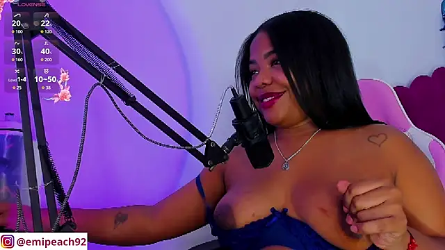 Snapshot of samanthaabloom chatting on July 2026 02:55:02 AM samanthaabloom online show from July 2026 02:55:02 AM