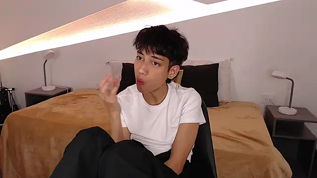 hot little bunny online show from February 2025 09:34:02 PM