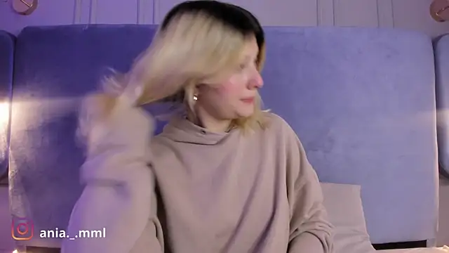 Ania jones online show from September 2025 08:01:01 PM