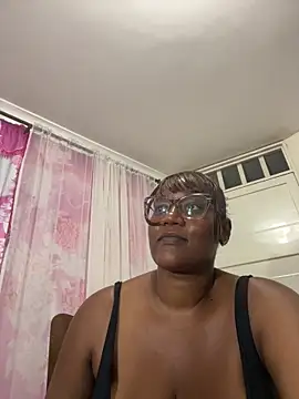 Snapshot of LiraRusso chatting on March 2026 03:02:01 AM LiraRusso online show from March 2026 03:02:01 AM