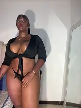 LiraRusso online show from May 2026 12:18:01 AM