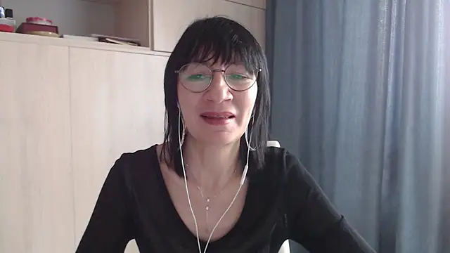 Snapshot of Erica95Bloom chatting on September 2025 11:11:01 AM Erica95Bloom online show from September 2025 11:11:01 AM