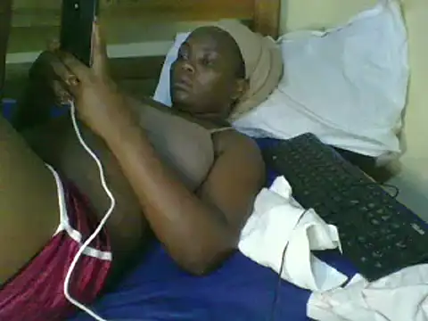 Snapshot of sweet-frida22 chatting on February 2025 04:28:01 PM sweet-frida22 online show from February 2025 04:28:01 PM