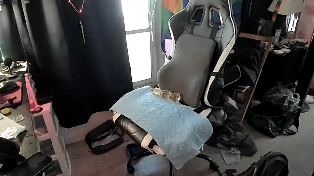 Snapshot of Daddysthick chatting on October 2025 02:29:02 PM Daddysthick online show from October 2025 02:29:02 PM