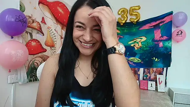 LovelyAzucena online show from May 2026 02:43:01 PM