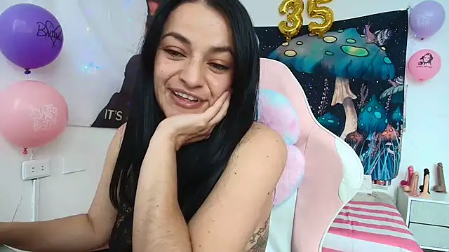 LovelyAzucena online show from May 2026 02:36:02 PM