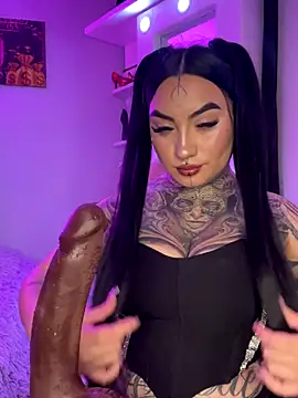 Snapshot of CloeeBeckam chatting on November 2025 06:23:01 AM CloeeBeckam online show from November 2025 06:23:01 AM