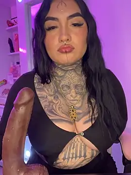 Snapshot of CloeeBeckam chatting on November 2025 08:04:02 AM CloeeBeckam online show from November 2025 08:04:02 AM