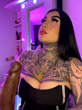 Snapshot of CloeeBeckam chatting on November 2025 04:48:02 AM CloeeBeckam online show from November 2025 04:48:02 AM