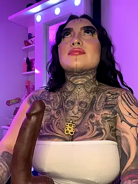 Snapshot of CloeeBeckam chatting on November 2025 07:22:02 AM CloeeBeckam online show from November 2025 07:22:02 AM