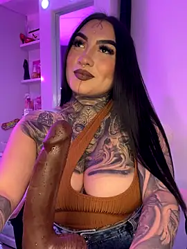 Snapshot of CloeeBeckam chatting on December 2025 08:52:02 AM CloeeBeckam online show from December 2025 08:52:02 AM