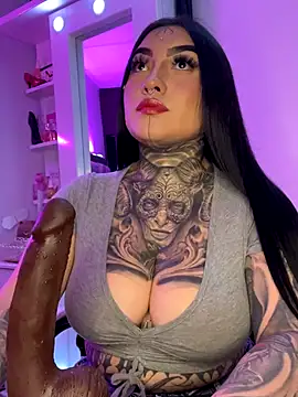 Snapshot of CloeeBeckam chatting on December 2025 08:19:02 AM CloeeBeckam online show from December 2025 08:19:02 AM