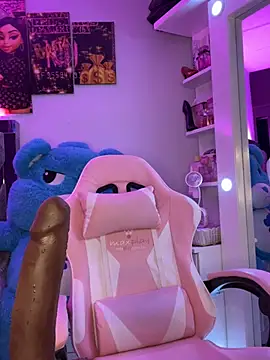 Snapshot of CloeeBeckam chatting on January 2026 07:35:02 AM CloeeBeckam online show from January 2026 07:35:02 AM