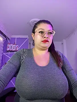 Snapshot of MiiaaJoness chatting on January 2025 03:01:01 PM MiiaaJoness online show from January 2025 03:01:01 PM