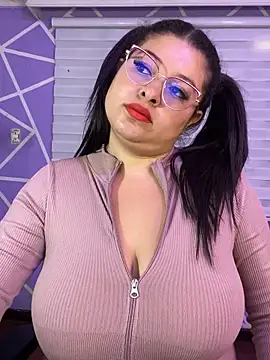 MiiaaJoness online show from May 2026 04:25:02 PM