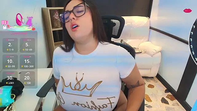 Snapshot of CelesteBrucee chatting on February 2025 11:58:02 PM CelesteBrucee online show from February 2025 11:58:02 PM