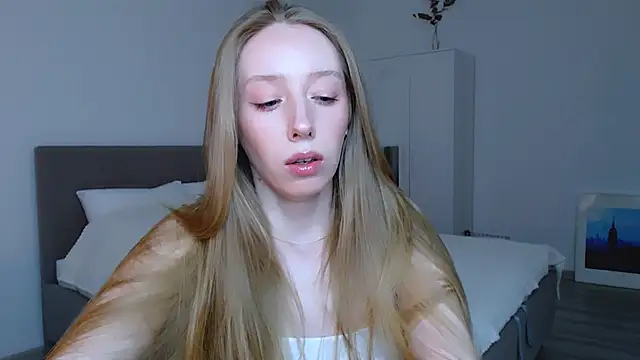 Snapshot of Luna_insniity chatting on January 2025 08:05:02 PM Luna insniity online show from January 2025 08:05:02 PM
