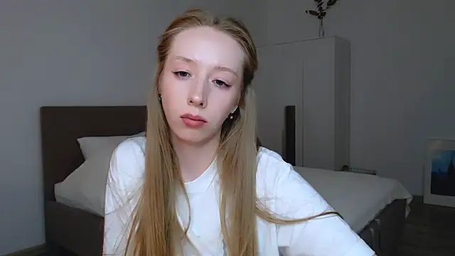 Snapshot of Luna_insniity chatting on February 2025 02:40:01 AM Luna insniity online show from February 2025 02:40:01 AM