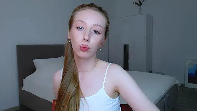 Snapshot of Luna_insniity chatting on February 2025 09:59:01 PM Luna insniity online show from February 2025 09:59:01 PM