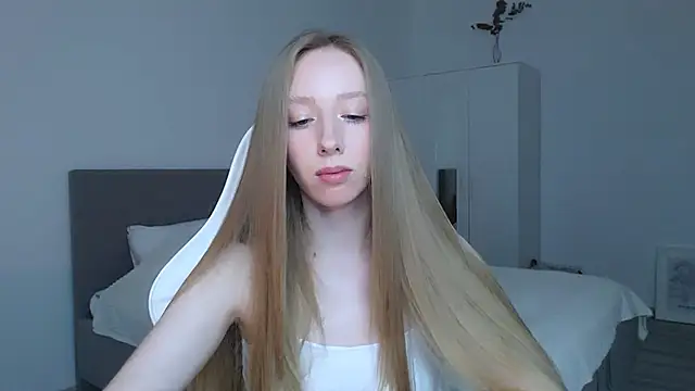 Snapshot of Luna_insniity chatting on October 2025 08:39:01 PM Luna insniity online show from October 2025 08:39:01 PM