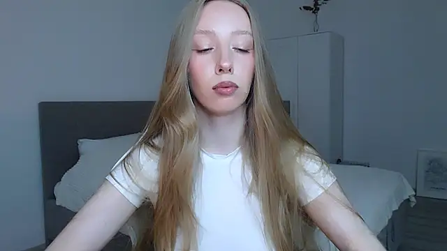 Snapshot of Luna_insniity chatting on October 2025 08:39:02 PM Luna insniity online show from October 2025 08:39:02 PM