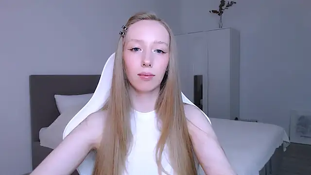 Snapshot of Luna_insniity chatting on November 2025 07:24:01 PM Luna insniity online show from November 2025 07:24:01 PM