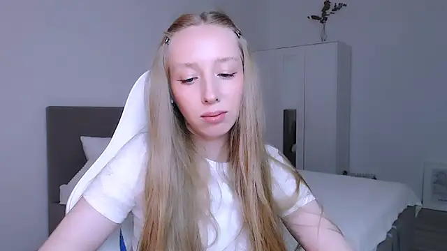 Snapshot of Luna_insniity chatting on November 2025 08:18:02 PM Luna insniity online show from November 2025 08:18:02 PM