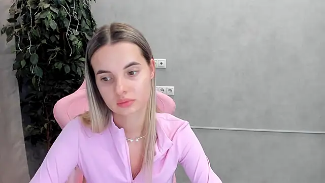 Snapshot of Donna_Evans chatting on February 2025 11:59:02 PM Donna Evans online show from February 2025 11:59:02 PM