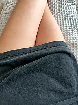 Donna Evans online show from October 2025 04:13:01 AM