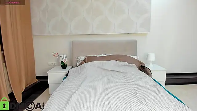 Donna Evans online show from November 2025 11:57:02 PM