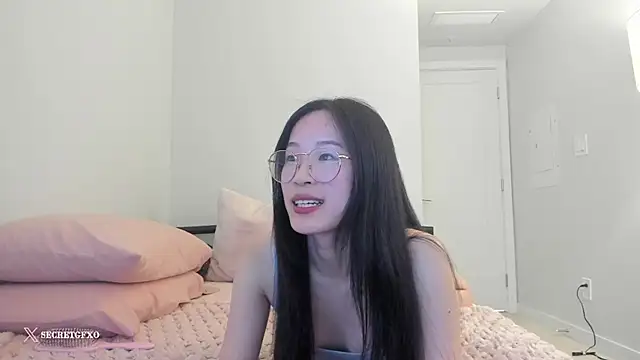 Snapshot of secretgirlfriendxo chatting on January 2025 07:35:02 AM secretgirlfriendxo online show from January 2025 07:35:02 AM