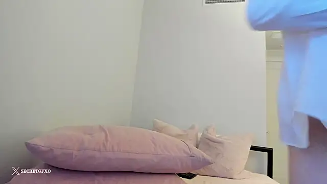 Snapshot of secretgirlfriendxo chatting on February 2025 07:27:01 AM secretgirlfriendxo online show from February 2025 07:27:01 AM