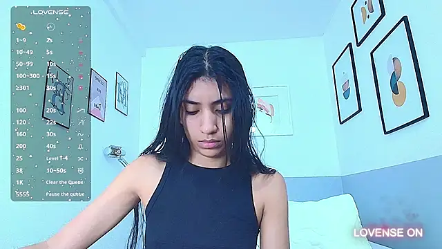Snapshot of littlee_emilyy_ chatting on December 2024 12:29:02 PM littlee emilyy online show from December 2024 12:29:02 PM