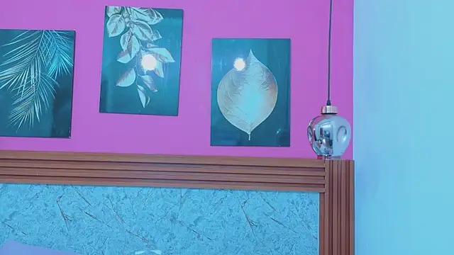 littlee emilyy  online show from April 2026 12:46:02 PM