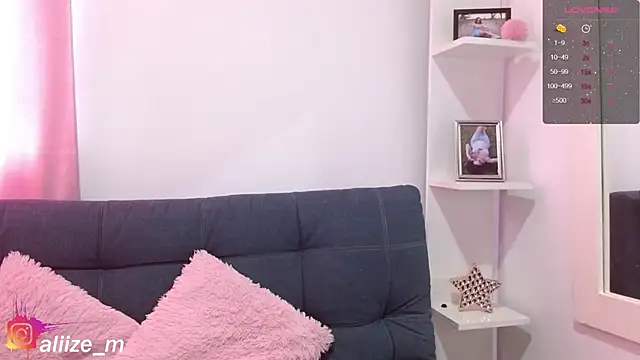 aliicee m online show from December 2024 01:36:02 PM