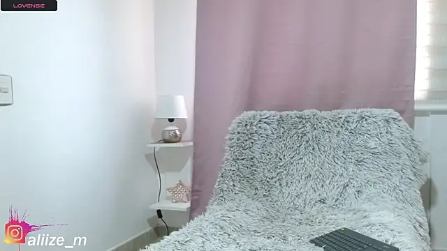 aliicee m online show from January 2026 02:00:02 PM