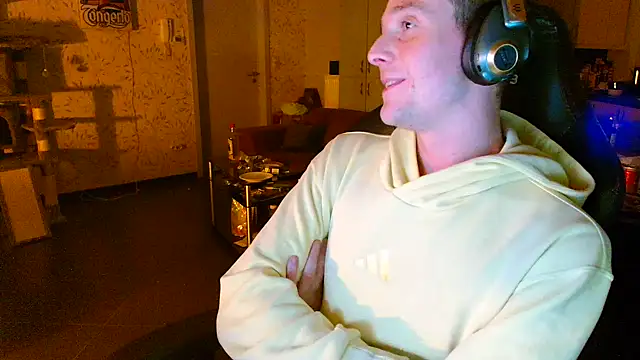 Snapshot of Str8boyy chatting on December 2024 03:06:01 AM Str8boyy online show from December 2024 03:06:01 AM