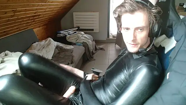 Snapshot of Str8boyy chatting on February 2026 10:57:01 AM Str8boyy online show from February 2026 10:57:01 AM