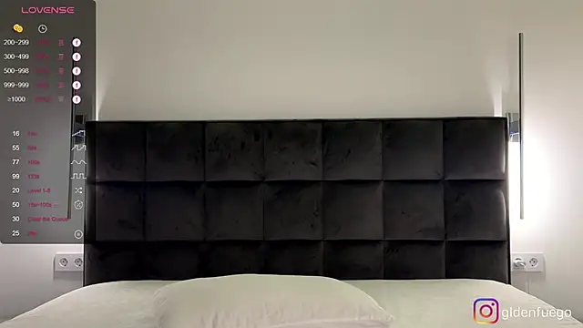 NotElis online show from October 2025 02:07:02 PM