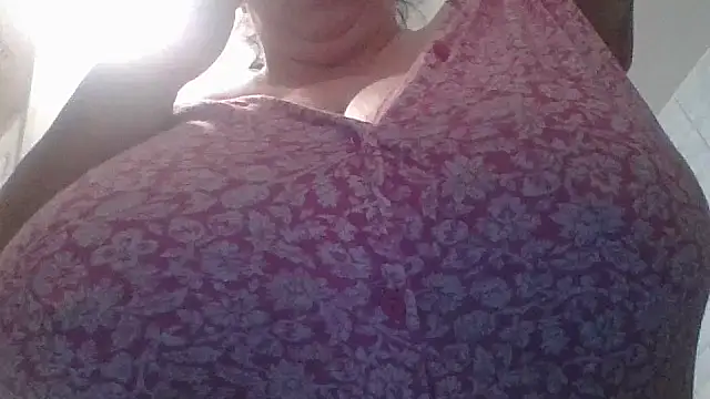 Snapshot of Nataliesbestjuggs chatting on September 2025 02:11:02 PM Nataliesbestjuggs online show from September 2025 02:11:02 PM